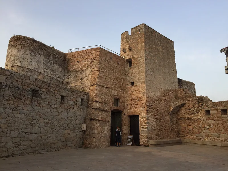 Le Bastion de France et les remparts génois de la vieille ville de Porto-Vecchio